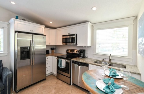 Holmes Beach Casa | Coconut Cottage #1 by AMI Locals
