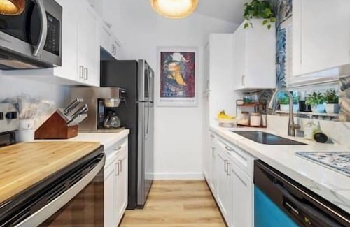 Coconut Grove Casa | Charming 2-bedroom cottage with WiFi, AC in phenomenal Coconut Grove