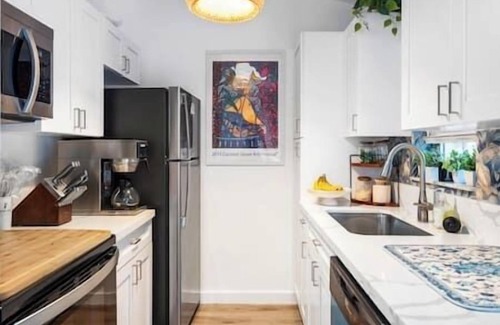 Coconut Grove Casa | Charming 2-bedroom cottage with WiFi, AC in phenomenal Coconut Grove