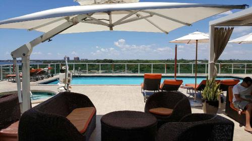 Coconut Grove Hotel | Coconut Grove 10th Floor private unit Parking Included