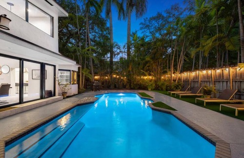 Northeast Coconut Grove Casa | Coconut Grove Villa with heated Pool sleeps 12