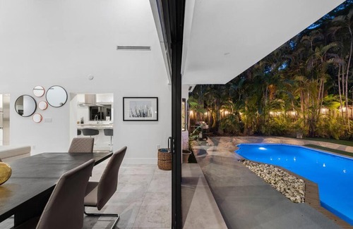 Northeast Coconut Grove Casa | Coconut Grove Villa with heated Pool sleeps 12