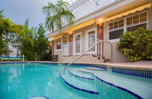 Pass-a-Grille Hotel | Coconut Inn Pass-a-Grille Beach