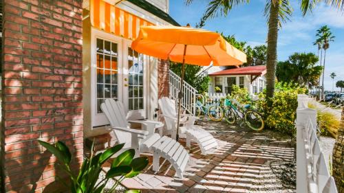 Pass-a-Grille Hotel | Coconut Inn Pass-a-Grille Beach