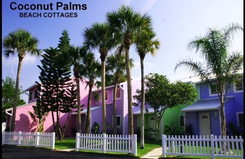 New Smyrna Beach Condominio | Coconut Palms Townhome 2 Bedroom Townhouse by RedAwning