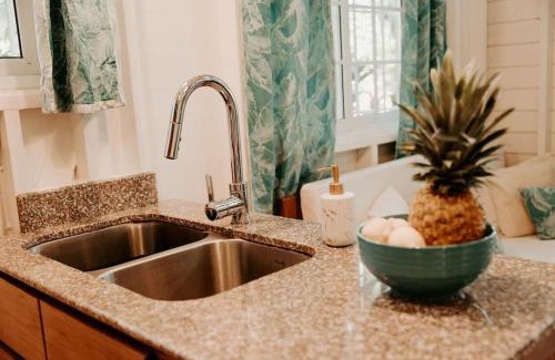 Big Creek Apartamento | CoconutTree Bungalow of Villa Paraiso/Beachfront