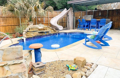 South Arlington Casa | "Cocos" Pool Water Slide Game Room Piano
