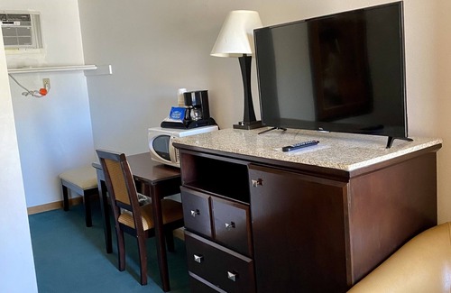 Cody Hotel | Cody Holiday Lodge