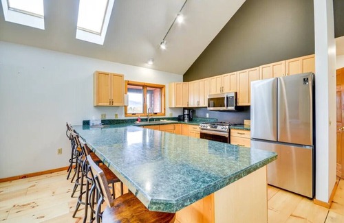 Cody Casa | Cody retreat with a view and hot tub