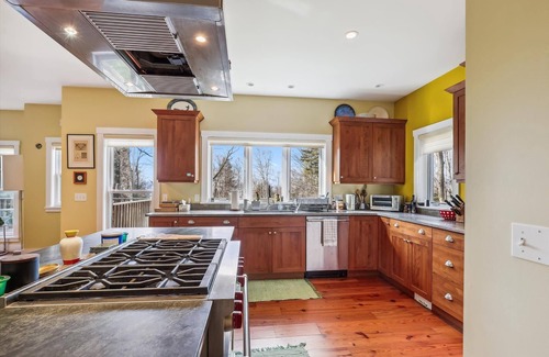 Waterbury Center Casa | Cody's Clubhouse: 3 br, wood fireplace, firepit & deck