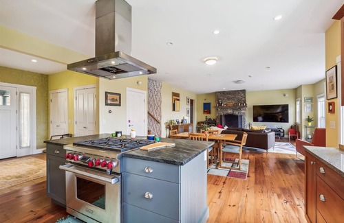 Waterbury Center Casa | Cody's Clubhouse: 3 br, wood fireplace, firepit & deck