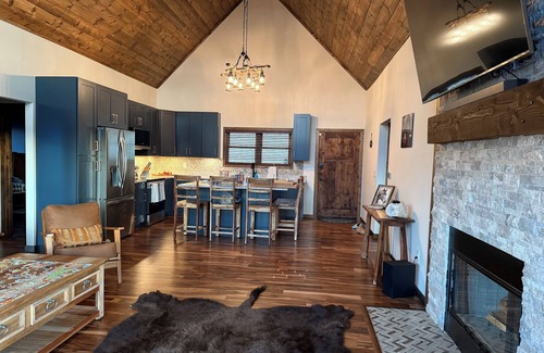 Wapiti Casa | Cody WY Yellowstone Luxury Mountain Escape - 3 Bed 2 Ba Amazing Mountain Views