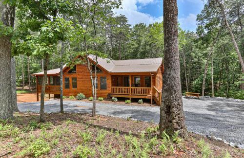 Mineral Bluff Casa | COE-Z Cabin Escape - Beautiful, spacious ranch style cabin with Three King Bedrooms.