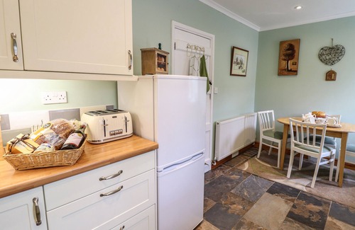 Llanuwchllyn Cabaña | COED Y GLYN, pet friendly, character holiday cottage in Bala