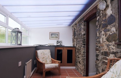 Llangynin Casa | Coedllys Uchaf Cottage, Rural cottage with swim-spa and sauna