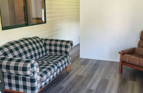 Lakes Entrance Cabina | Coen's Farm Cabin Accommodation.nFamily Friendly accomodation close to amenities