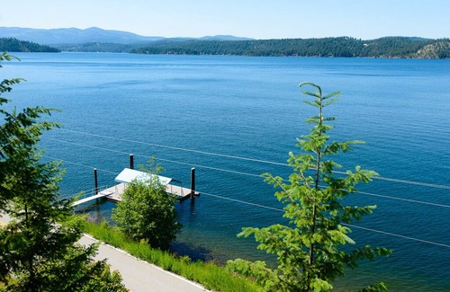 Coeur d'Alene Apartamento | Coeur d 'Alene Lakefront Luxury Retreat con bañera de hidromasaje, sauna, embarcadero y más.