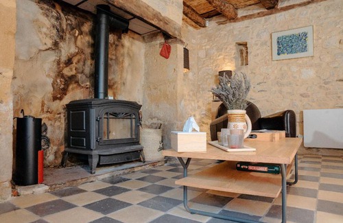 Coly Casa | Coeur de village, maison pour 8 avec piscine