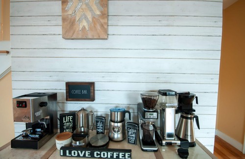 Stratton Mountain Casa | Coffee Lover's Retreat w/ hot tub & game room