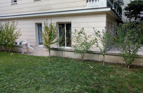 Le Plessis-Robinson Apartamento | Coin de Verdure à 6 km de Paris et 15 mn. Centre de Paris - RER Direct à 200 m