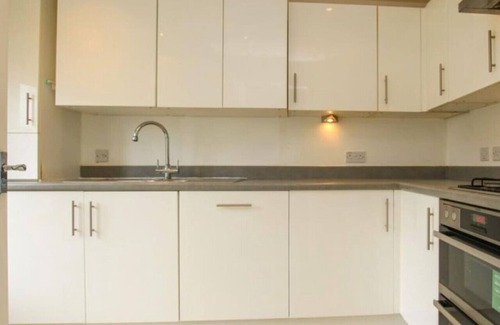Colchester Casa | Colchester Retreat: 4BR 2BATH Ample Street Parking