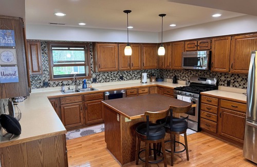Coldwater Casa | Coldwater Lake Spacious Lake Drive Getaway