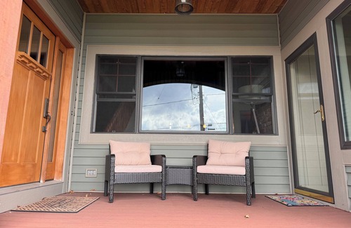 Coldwater Casa | Coldwater Lake Spacious Lake Drive Getaway