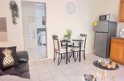 Cole Bay Apartamento | Cole Bay - Chic 1-bedroom furished apartment in walking distance to Simpsonbay