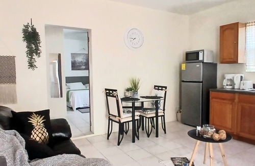 Cole Bay Apartamento | Cole Bay - Chic 1-bedroom furished apartment in walking distance to Simpsonbay