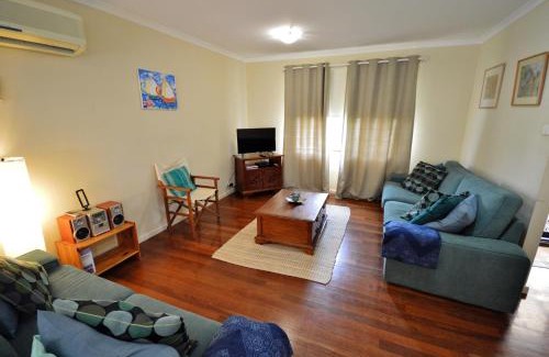 Kalbarri Casa | Cole Cottage - Kalbarri, WA