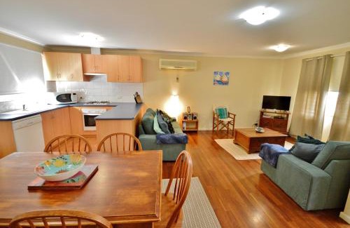 Kalbarri Casa | Cole Cottage - Kalbarri, WA