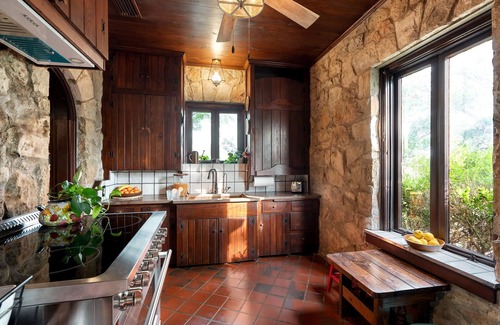 Buda Casa | Cole Springs Historic Buda Cottage: Tower, Hill Country, 14.6 Acres!!!