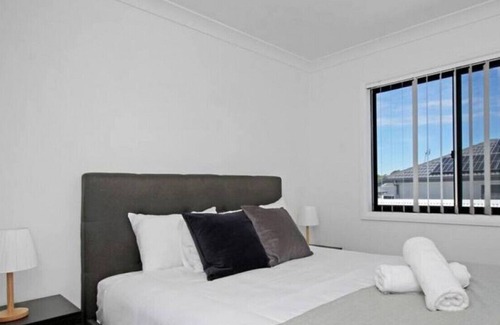 Colebee Casa | Colebee | 4BR Modern House | Near Business Park