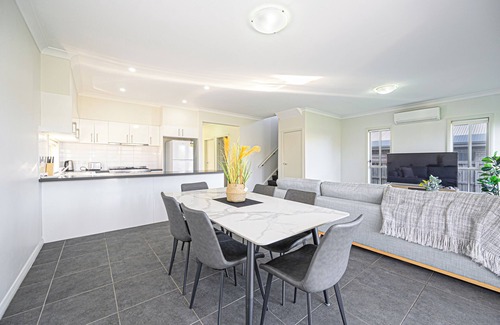 Colebee Casa | Colebee Modern 4BR House Spacious & Close to Park