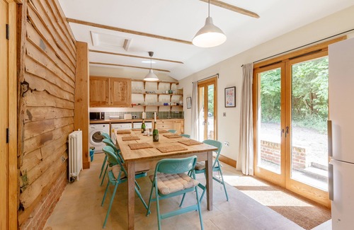 Braintree Cabaña | COLEMANS FARM BARN, pet friendly, with open fire in Finchingfield