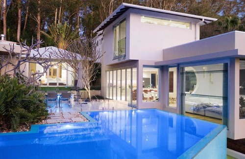 Erina Casa | Colenso Luxury Home, Perfect for Friends & Family