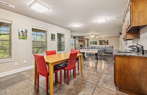 Bentonville Casa | Coler Cottage-0.4 mi to Coler MTB Trail-Game Room