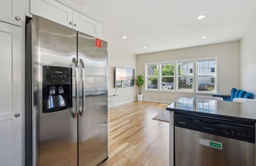 East Isles Casa | Colfax Flat 5BR 3.5BA Apartment near Uptown