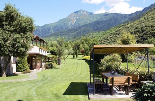 Colico Apartamento | Colico: villatrecariole x 4 adultos + 1 bebé con vista a la piscina, a la montaña y al lago