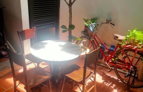 Taman Kota Laksamana Cama Y Desayuno | Colin's Place
