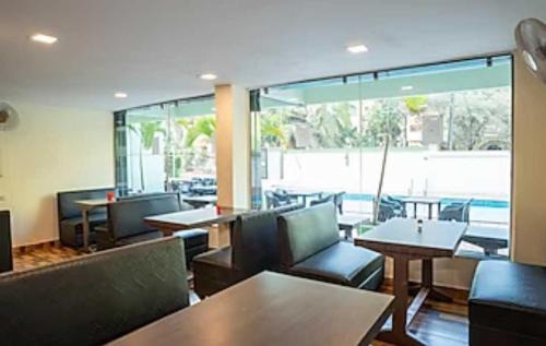 Candolim Hotel | Collection O E Candolim Beach Resort