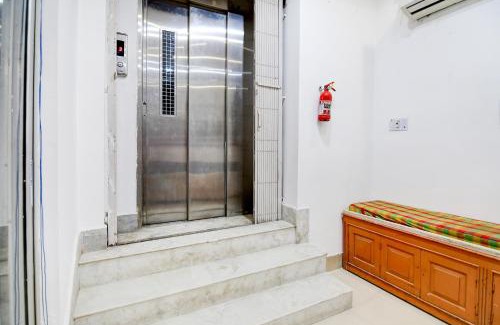 Kolkata Hotel | Collection O Jyotirindra Nandi Metro Station Kolkata Formerly Hotel Manurama