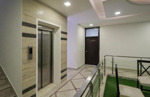 Gurugram Hotel | Collection O Radiant Inn