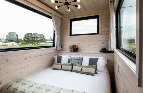 Manhattan Hotel | Collective Retreats Governors Island