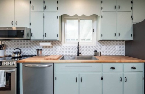 Brevard Cabaña | Collegeside Cottage / Downtown Franklin Park/Brevard College 3Bd Pets ok