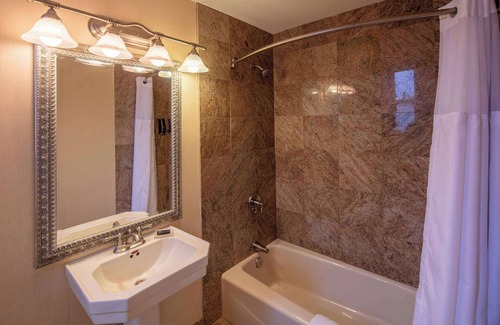 Downtown Syracuse Hotel | Collegian Hotel & Suites, Trademark Collection by Wyndham