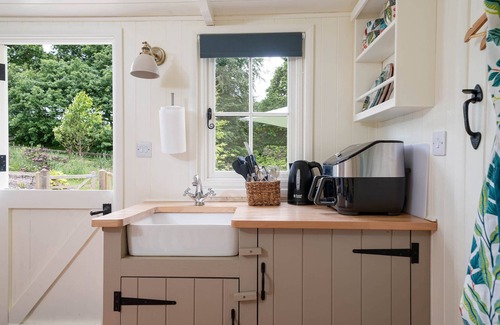 Oakford Cabaña | COLLEN, pet friendly, with open fire in Aberaeron