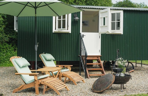 Oakford Cabaña | COLLEN, pet friendly, with open fire in Aberaeron