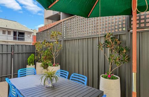 North Adelaide Casa | Colley's Nest - Family-friendly Townhouse with Patio