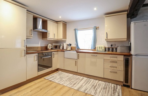 Machynlleth Casa | COLLFRYN, pet friendly, character holiday cottage in Mallwyd